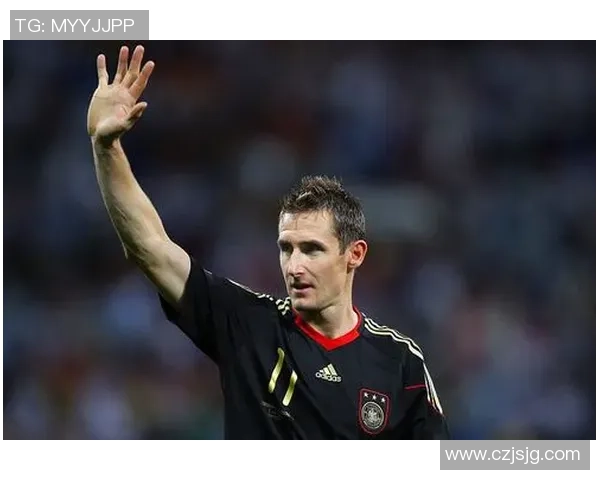 当足球巨星化身时尚模特登上秀场引领潮流风尚